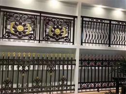 金属护栏