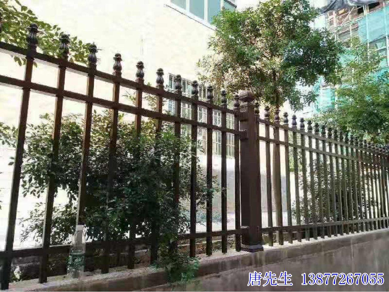 金属护栏